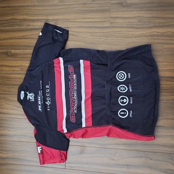 (3/$40) VGUC Sugoi Women's medium RS Jersey for cycling - Picture 6 of 6